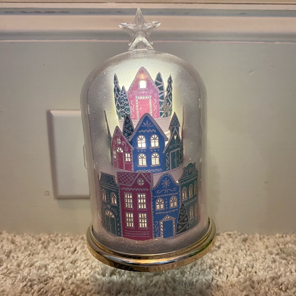 Bath & Body Works Holiday Village Snow Globe wallflower